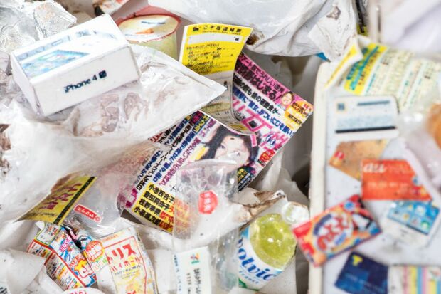 大量のゴミの中に『週刊女性』を発見！（'18年撮影）　撮影／齋藤周造