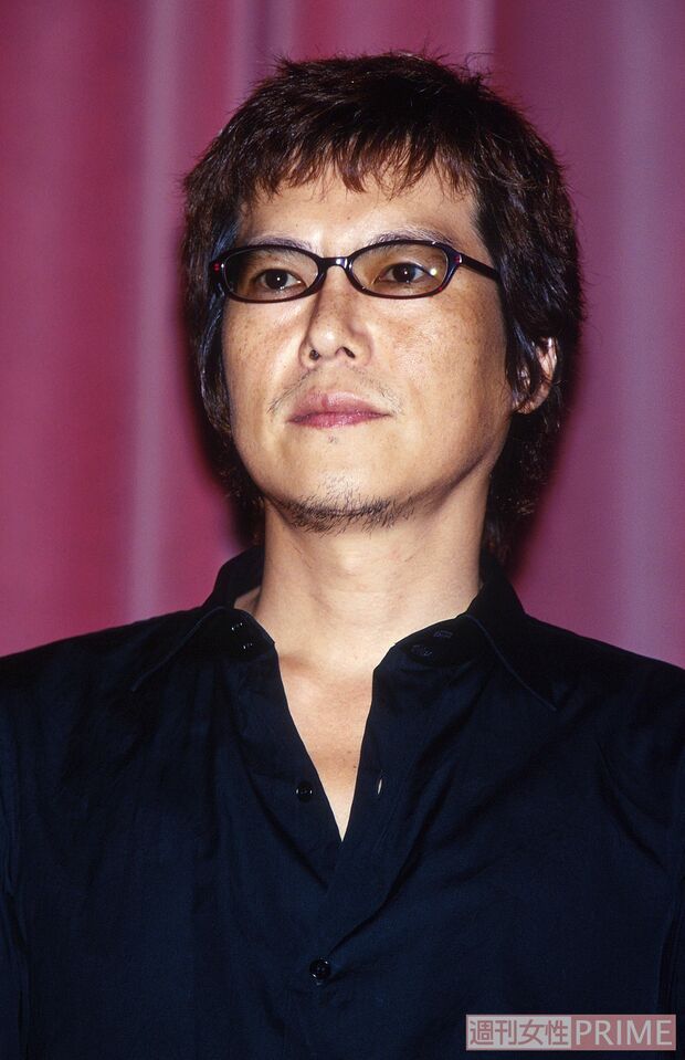 サングラス姿もかっこいい豊川悦司