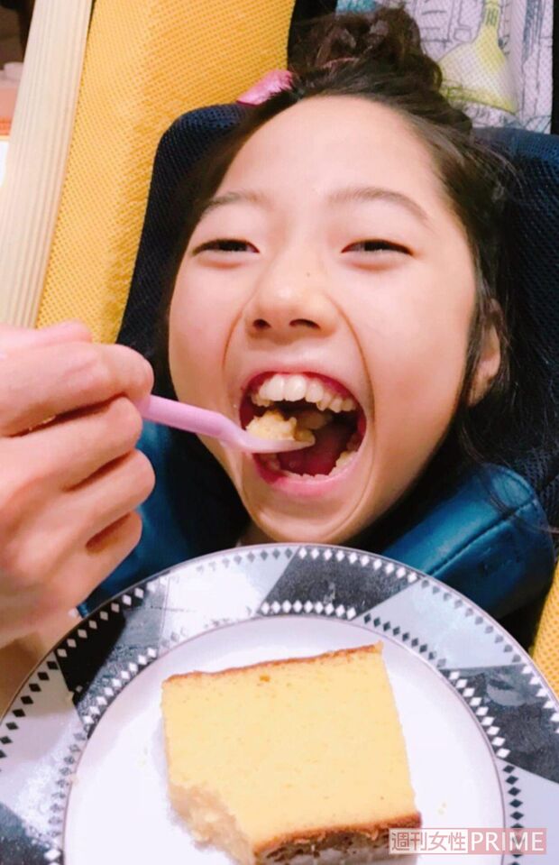 長崎の『なめらかすてら』は楓音ちゃんの大好物！（撮影／伊藤和幸）