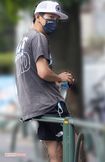 散歩中もキマっている木村拓哉