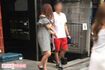 かつて『週刊女性』が目撃した際には、明け方クラブから泥酔して出てきた。写真左の女性が杏里。お酒は強くないという