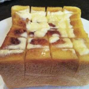  絶妙な切り込みで、食べるときにポロポロこぼれることがほとんどないそう。芸術的おいしさあふれる“作品”。