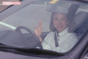 '97年、栃木県にある『那須御用邸』でご静養中に車を運転される雅子さま