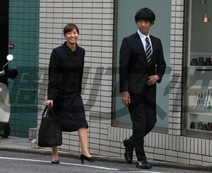 藤本美貴&庄司智春夫妻お受験ルックで参戦