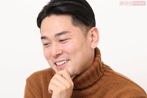 素顔のときは好青年、女装のときは毒舌、とキャラクターを使い分ける器用さも（撮影／吉岡竜紀）