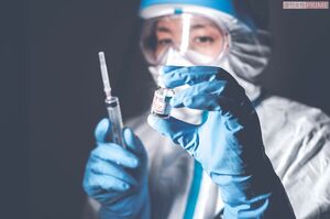 国は医療従事者、高齢者などへの優先的なワクチン接種開始を検討 ※写真はイメージです