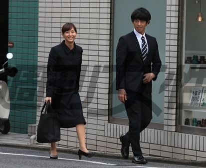 藤本美貴&庄司智春夫妻お受験ルックで参戦