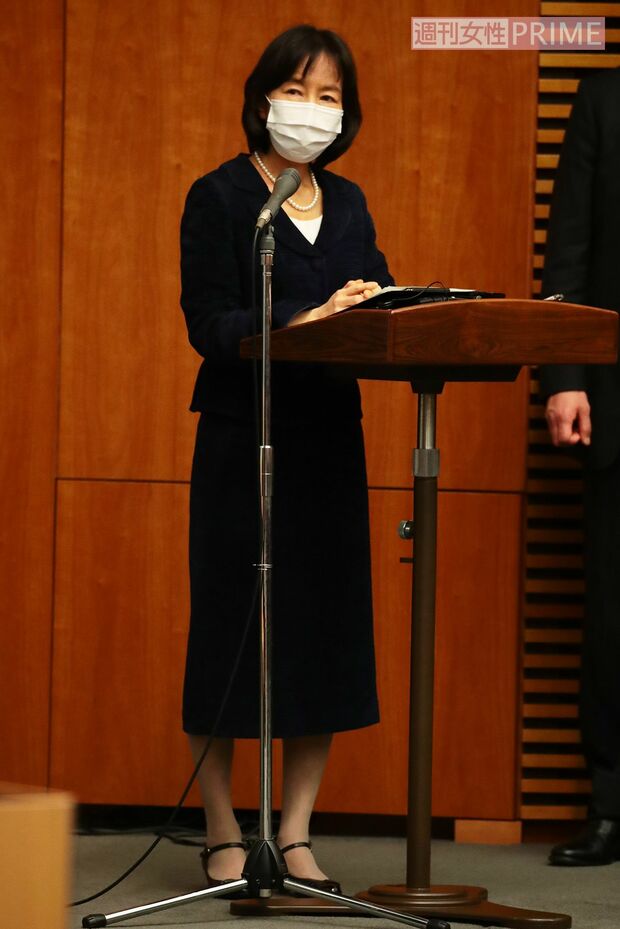 3月5日には就任後の“デビュー戦”となる総理記者会見を仕切った小野広報官