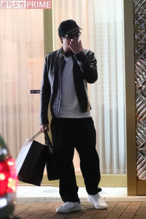 新宿２丁目で目撃されたキスマイ宮田。スタイルの良さが際立っていた。