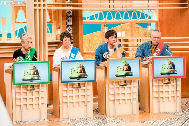 出場者で最年少となる次長課長の井上聡（右から二番目）が登場。なぜか学生ほどの年齢に見える　撮影／矢島泰輔