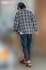 「どうも失礼します」といったん、踵を返し自宅に戻る宮藤官九郎