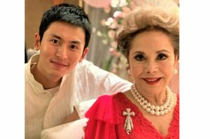 '19年にデヴィ夫人のブログに掲載されたツーショットが波紋を呼んだ