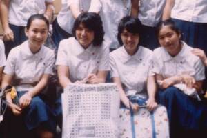 ’79年ごろ、高校の合唱コンクールでの集合写真（雅子さまは左から２人目）