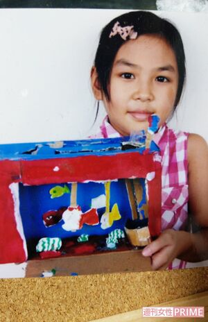 自作の工作を手にするリンちゃん