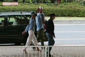 2004年4月、ハワイから帰国した木村拓哉と工藤静香。週刊女性のカメラに…