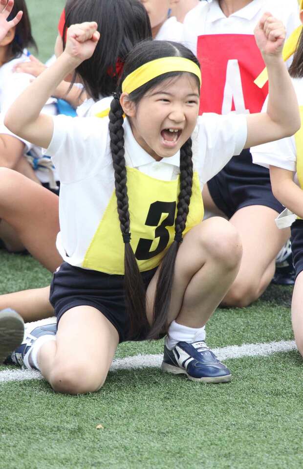 学習院初等科2年（'09年）リレー選手に　チームメイトの走りにガッツポーズ！