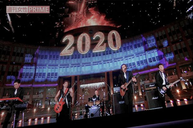 2016年のNHK紅白で、都庁前から中継で歌ったTOKIOの5人