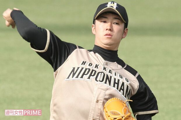 ’11年2月、沖縄キャンプで投球練習する斎藤佑樹