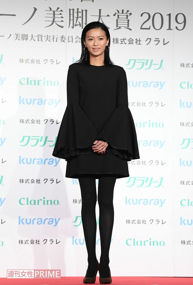 美脚大賞を受賞した榮倉奈々(2019年)