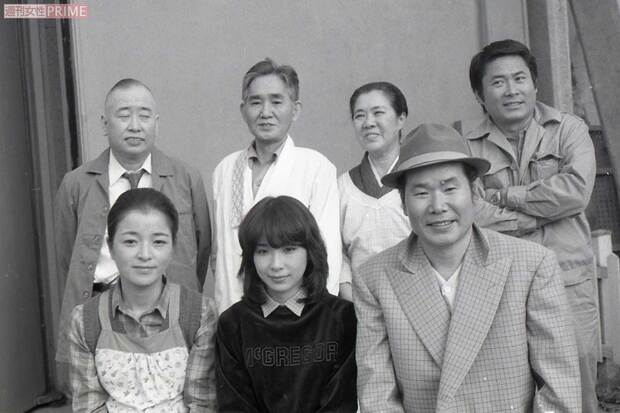 第26作目『男はつらいよ 寅次郎かもめ歌』での集合スナップ。マドンナは伊藤蘭（下段中央）