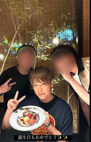 Xで拡散されているBeRealに投稿された小山慶一郎のプライベートショット