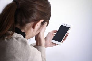 SNSの爆発的な普及もあって、ストーカー問題への対応は一筋縄ではいかなくなっている（写真はイメージ）