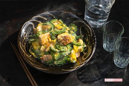 ゴーヤーチャンプルー。『ちむどんどんレシピブック』では沖縄料理からイタリア料理まで、えりすぐりの絶品料理のレシピを紹介
