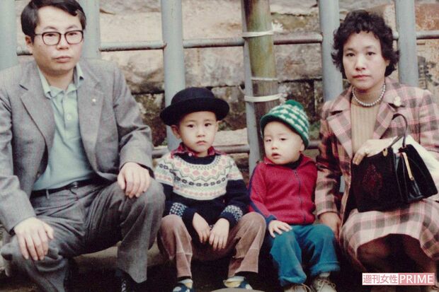1978年、家族写真。弁護士だった父・輝忠さんに和行さんはどこか憧れの気持ちがあったという