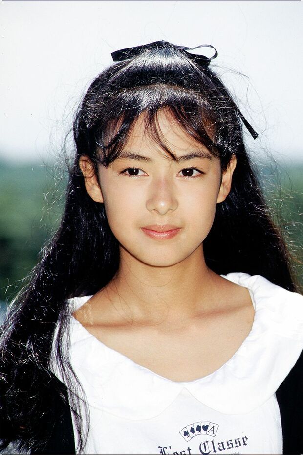 
『国民的美少女』のキャッチフレーズでデビューした当時のゴクミ。小学生のモデル時代、りえとは仲がよく、ライバル関係だった
