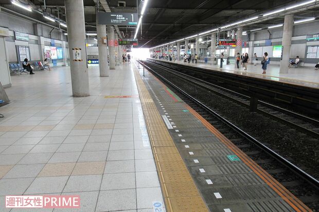 今年5月、痴漢の疑いをかけられた男性が飛び降りた青葉台駅は各駅・急行が停車。逃げる場所はない