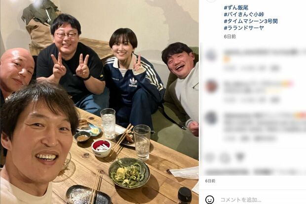 千原ジュニアが公開した飲み会の風景。目の前には灰皿も(公式インスタグラムより)