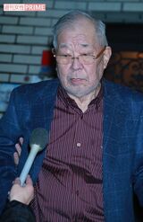 夫の克也氏は関係者に支えられながら、沙知代さんへの思いを語った