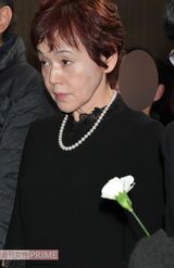 角買和枝さんのお別れ会に参加した大竹しのぶ