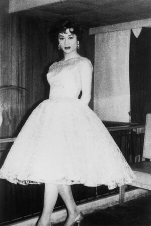 20代、パーティーではドレスアップ