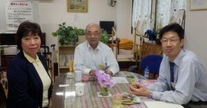 左からボランティアの能勢さん、金田さん、職員の小林さん
