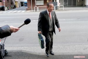 スト当日、30分以上遅れて出勤した理事長は教師の呼びかけにそっけなく(一部加工)