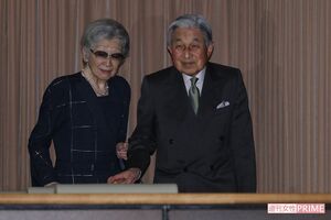 親交の深い琉球舞踊家の志田房子さん、真木さん親子の公演を鑑賞された（'19年10月7日）