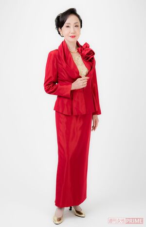 真っ赤なスーツも抜群に似合う岩下志麻。背筋がピッと伸び、後ろ姿さえも神々しかった　撮影／矢島泰輔