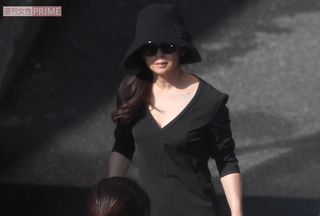 斉藤由貴の娘・水嶋凜「似てるけどレベルが違う」母と比較されてしまう“二世タレ…