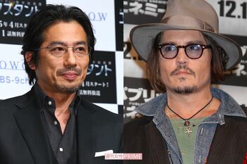 真田広之（左）とジョニー・デップ（右）