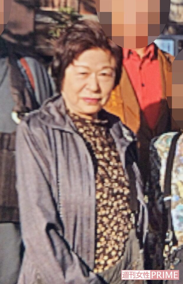 3年ほど前に知人らと一緒に旅行に行った及川ヨシコさん（読者提供）