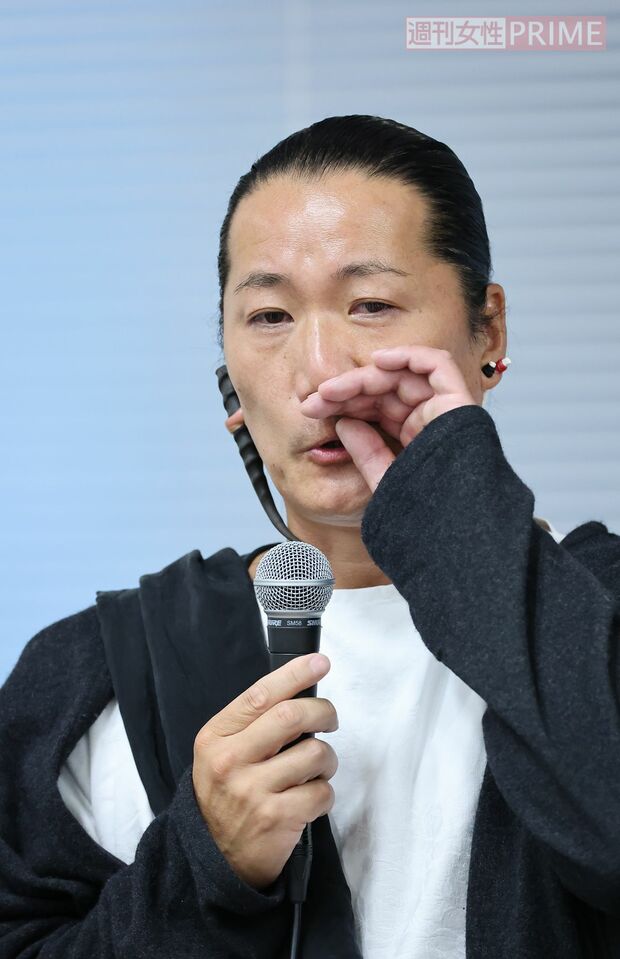 都内で緊急記者会見を開いたキャンドル・ジュン氏