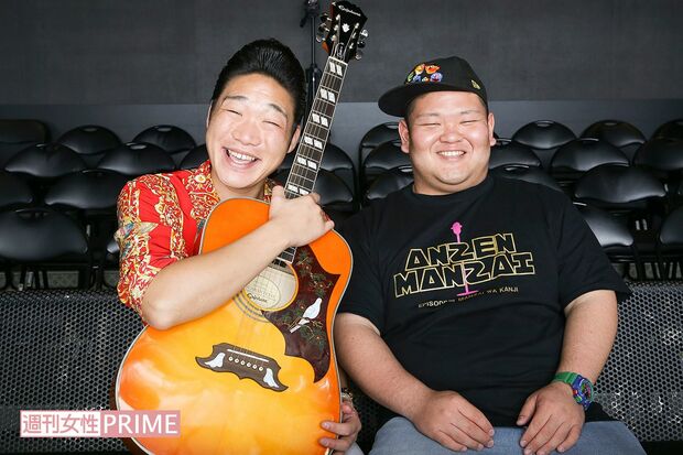 今乗りに乗っているお笑いコンビ、ANZEN漫才。左からみやぞん、あらぽん。4月19日にデビューシングル『かならず選挙に行く』（テイチクエンタテインメント／1500円）が発売　撮影／吉岡竜紀