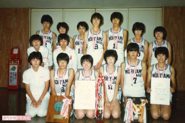 中学3年のとき、バスケットボールの全国大会で優勝した。部活後は疲れて寝てしまうため早起きして勉強し、通知表はオール5だったという