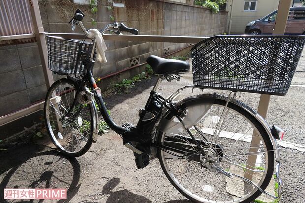 深谷容疑者が買い物などに使っていた電動機付き自転車。「坂道の多い街なので重宝していたようだ」（自転車店の店長）という
