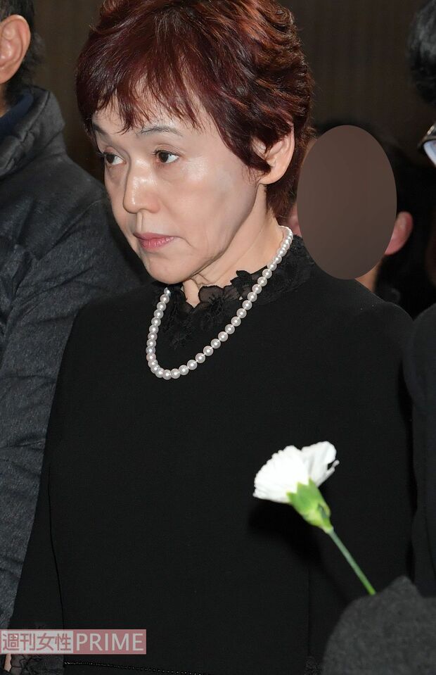 角買和枝さんのお別れ会に参加した大竹しのぶ