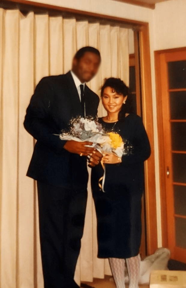 昔付き合っていたトニーへの思いを打ち明けるも、受け入れてくれたフィル。結婚式での2人。このときは幸せそのものだったが……