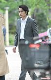 ウエンツと中村蒼は都内にある公園で雨が降る中の撮影だった。７月期に放送される新ドラマのロケだったようだ