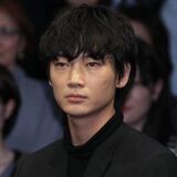 綾野剛マザコン疑惑、時間ができると母親のもとに帰る