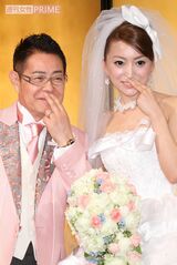 そろってカトちゃんぺをする加藤茶＆綾菜